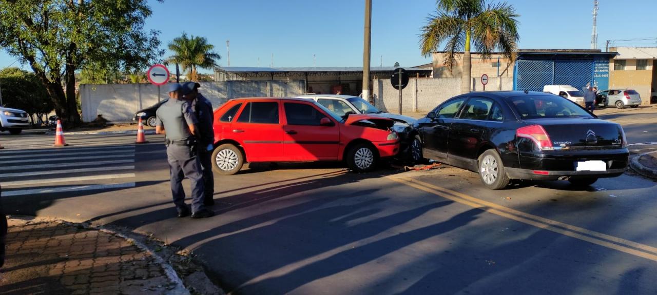 Foto 3 de 4 — Acidente com três carros deixa criança ferida em Boa Esperança do Sul